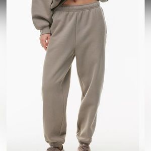 Aritzia Cozy Mega Fleece Sweatpant in Modern Taupe